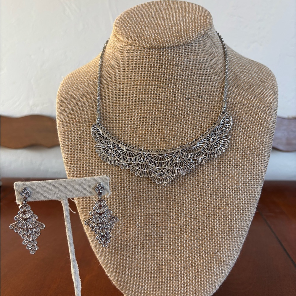 Chloe + Isabel Queens Lace‎ Necklace & Earring set